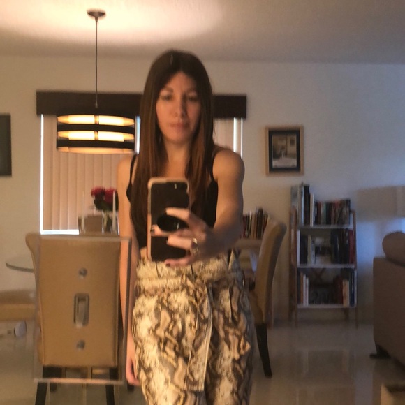 Meet your Posher, Leigh-ashley - Picture 2 of 2